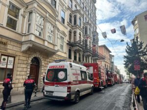 İSTANBUL (AA) – Beyoğlu'nda bir kişi, iş hanında tamirini yaptığı