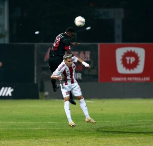 - Boluspor: 3 - Central Hospital Ümraniyespor: 0