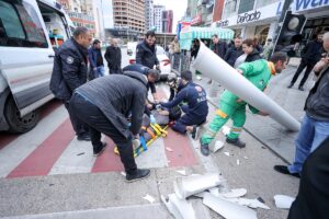 BURSA (AA) – Bursa'da etkili olan kuvvetli lodos nedeniyle bir