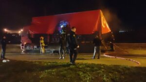 BURSA (AA) – Bursa'nın Orhangazi ilçesinde domates yüklü kamyonda çıkan