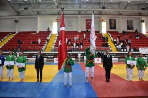 KARAMAN (AA) – Karaman'da düzenlenen Büyükler Takım Kuraş Türkiye Şampiyonası