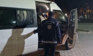 ÇANAKKALE (AA) – Çanakkale'de polis ekiplerince 38 düzensiz göçmen yakalandı,