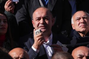 - "Kuvvetli hiçbir ciddi dayanağı olmadan tutuklanan belediye başkanımızın arkasındayız"