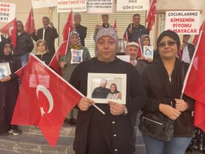 DİYARBAKIR (AA) – Diyarbakır annelerinin dağa kaçırılan çocukları için eski