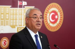 - "Bugün onun yolunda giden demokratik solcular, bize öğrettiği ilkeler