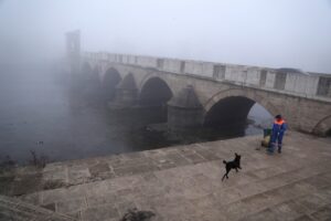 EDİRNE (AA) – Edirne'de sis nedeniyle görüş mesafesi yer yer