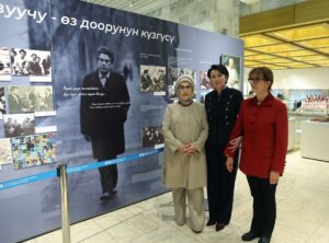 BİŞKEK (AA) – Cumhurbaşkanı Recep Tayyip Erdoğan'ın eşi Emine Erdoğan,