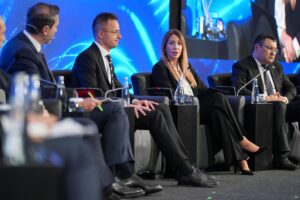 İSTANBUL (AA) – Enerji bakanları, enerji güvenliğinin sağlanmasında bölgesel işbirliği