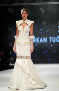 İZMİR (AA) – Alanında en büyük moda fuarlarından biri olarak