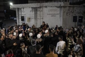 - Bekaa Vadisi'ndeki Baalbek kentinde şiddetli İsrail bombardımanı sürerken yakınlarındaki