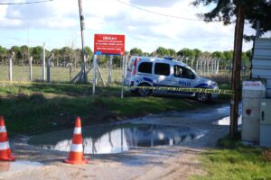 - Şüphelinin öldürdüğü belirlenen eşi, kayınvalidesi ve 10 yaşındaki oğlunun