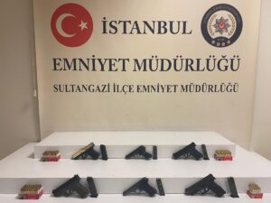 İSTANBUL (AA) – Sultangazi'de bir eve düzenlenen operasyonda 6 ruhsatsız