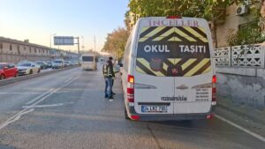 İSTANBUL (AA) – İstanbul'da öğrenci servislerine yönelik denetimde, sürücülerin belgeleri