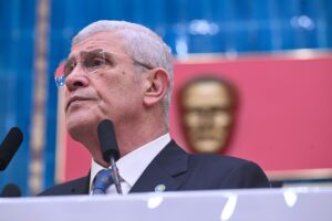 - "Teğmenlerimiz yalnız değildir. İtibarımız onlardır; övünç kaynağımız ve gurur