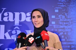 - "Eğer data, algoritmalar, kadına ayrımcılık yapmayı öğrendiyse, on yıllardır