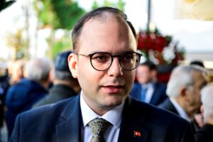 İSTANBUL (AA) – "Karaciğer nakli yapan ilk Türk doktor" ünvanlı