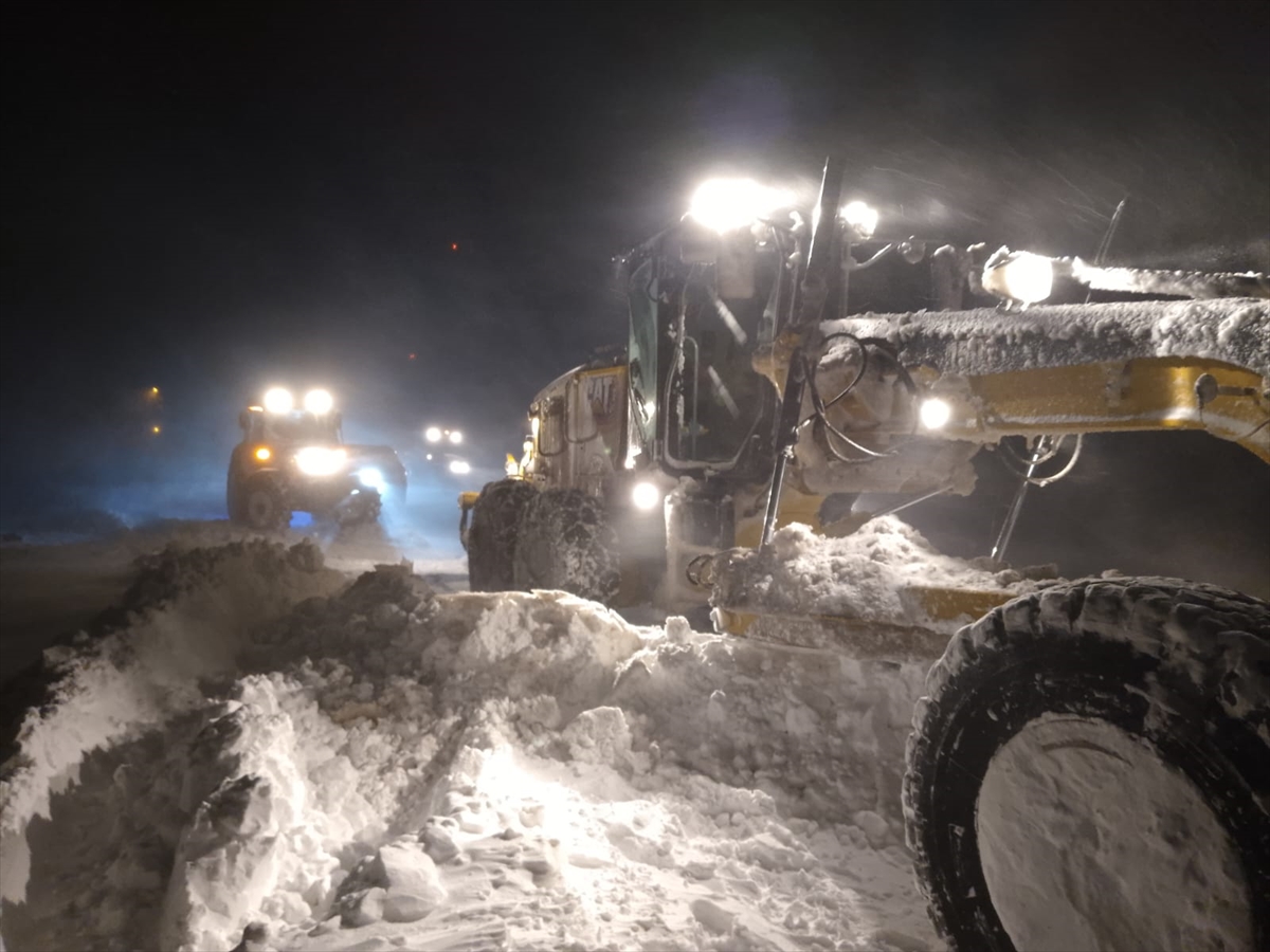 KAYSERİ (AA) – Kayseri Büyükşehir Belediyesi kar yağışı ve tipi