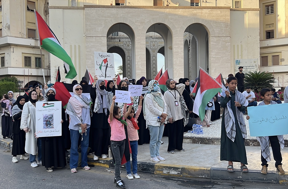Libya’nın başkenti Trablus’taki Cezayir Meydanı’nda Gazze’ye destek gösterisi düzenledi