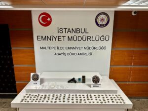 İSTANBUL (AA) – Maltepe'de düzenlenen uyuşturucu operasyonunda gözaltına alınan şüpheli