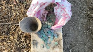 MERSİN (AA) – Mersin'in Tarsus ilçesinde bir cenazenin defini sırasında