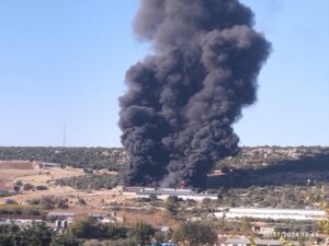 MERSİN (AA) – Mersin'in Tarsus ilçesinde yangın çıkan tavuk çiftliğindeki