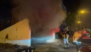 - Yangında 4 işçi ile bazı itfaiye erleri dumandan etkilendi