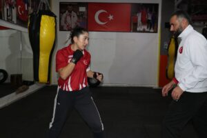 KASTAMONU (AA) – BİLAL KAHYAOĞLU – Milli kick boksçu Asuman