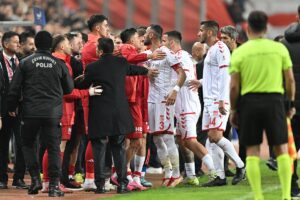 - Onvo Antalyaspor: 2 - Net Global Sivasspor: 1