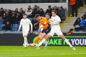 - RAMS Başakşehir: 1 - Petrocub: 0 (İlk yarı)