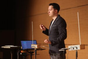 NEVŞEHİR (AA) – Nevşehir'e gelen Rus müzisyen Peter Theremin, temassız