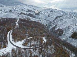 SAKARYA (AA) – Sakarya'nın yüksek kesimlerinde etkili olan kar yağışının