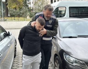 SAMSUN (AA) – Samsun'un merkez İlkadım ilçesinde düzenlenen uyuşturucu operasyonunda