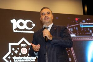 - "Cumhurbaşkanımızın liderliğinde, tam bağımsız Türkiye iddiası ve idari doğrultusunda