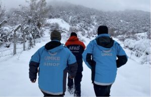SİNOP (AA) – Sinop'ta kar yağışı nedeniyle bulundukları bölgelerde mahsur