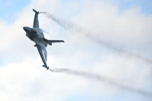 GİRNE (AA) – Türk Hava Kuvvetlerinin gösteri ekibi SOLOTÜRK, Kuzey