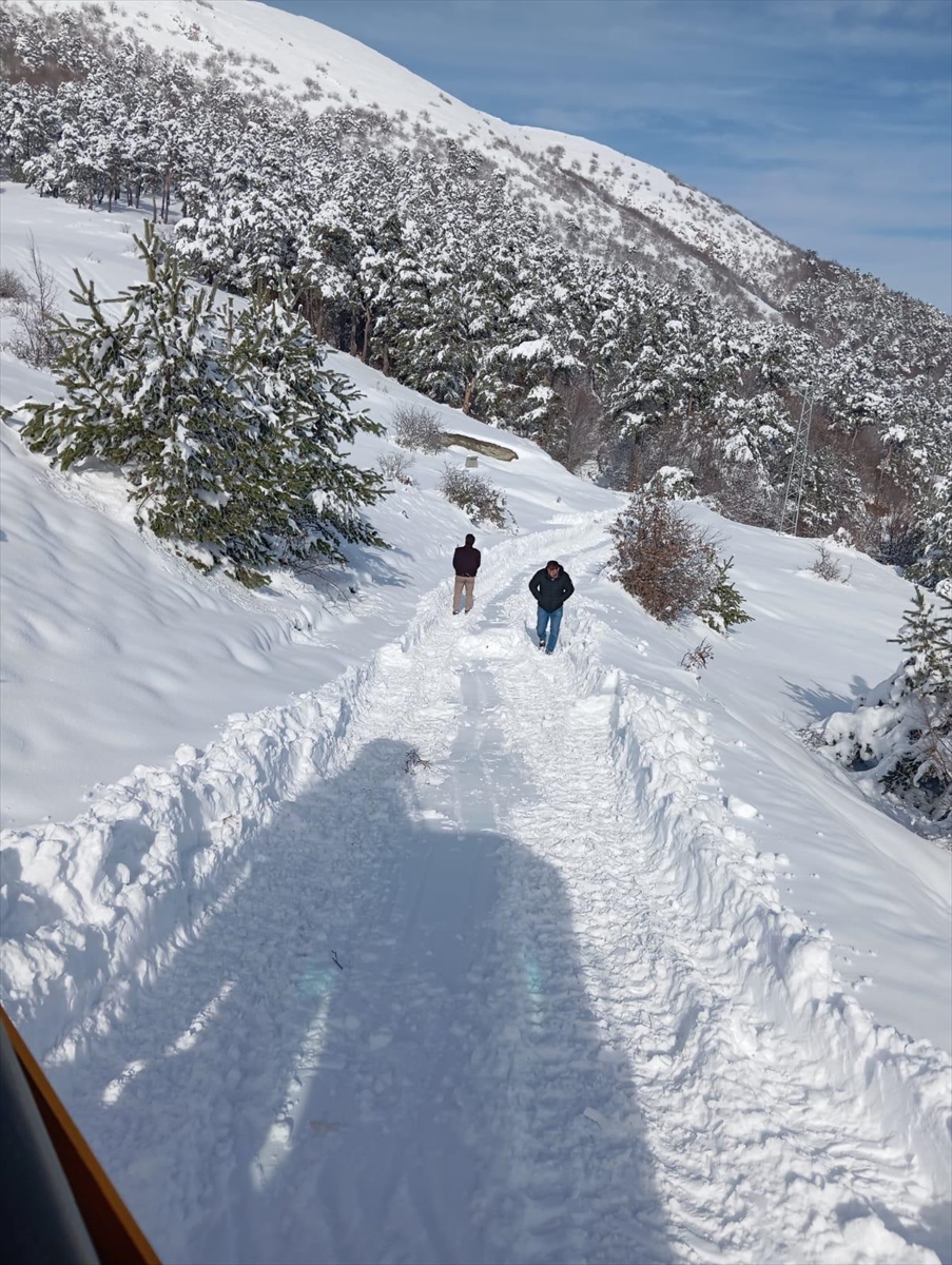 TOKAT (AA) – Tokat'ta kar nedeniyle yolu kapanan yaylalarda mahsur