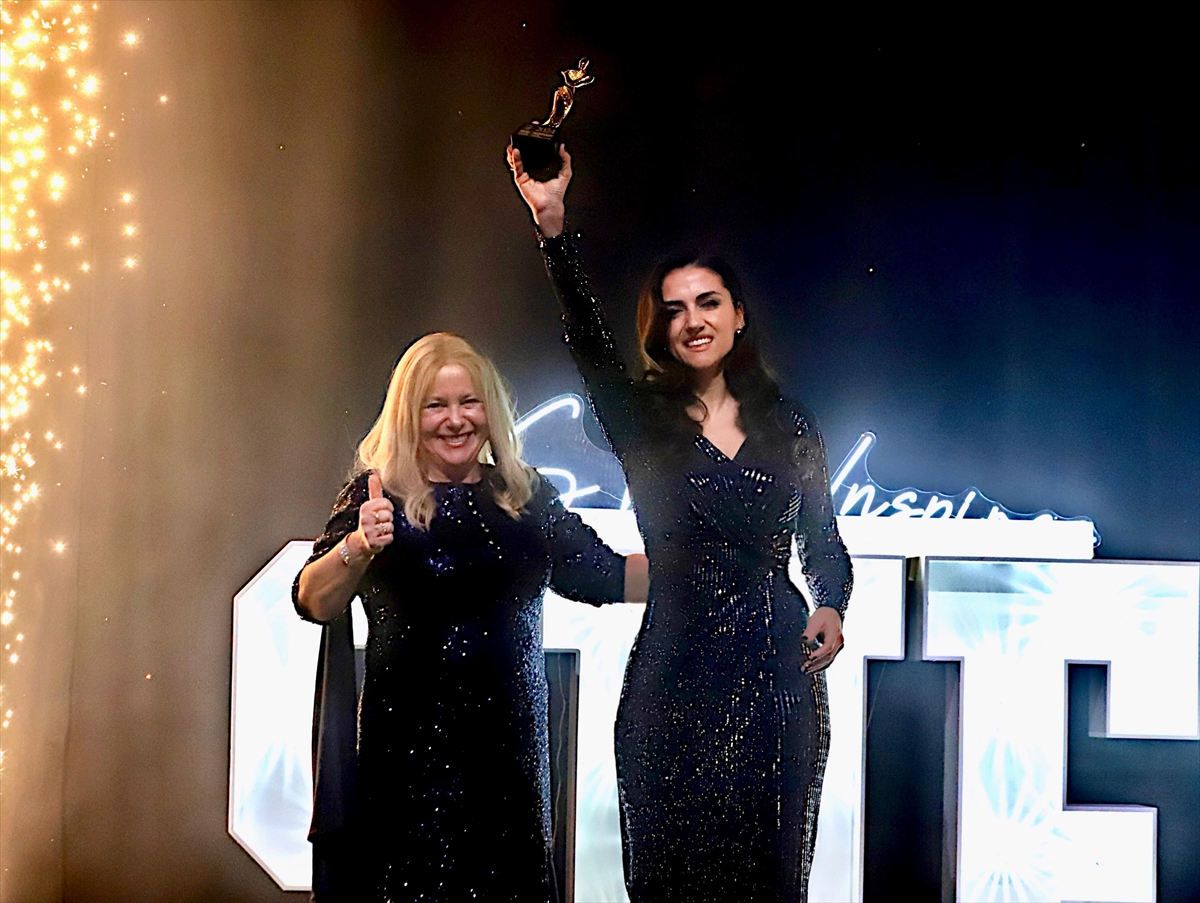 Türk öğretmen Dilek Livaneli, Birleşik Krallık'ta “yaşam boyu başarı” ödülü aldı