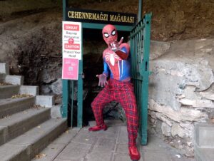 ZONGULDAK (AA) – "Örümcek Adam" kostümüyle Türkiye'yi gezme hayaliyle memleketi