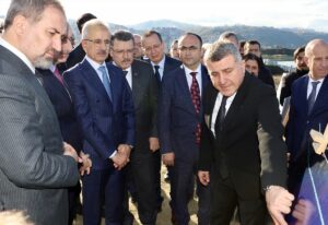 - "Trabzon'un raylı sistem projesi ile ilgili ihaleyi yaptık, aşağı