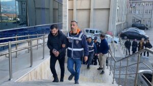 ZONGULDAK (AA) – Zonguldak'ta trafik kazası sonrası taraflar arasında çıkan