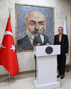 BURDUR (AA) – Aile ve Sosyal Hizmetler Bakanı Mahinur Özdemir