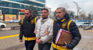 AKSARAY (AA) – Aksaray'da eski kayınpederini silahla yaraladığı gerekçesiyle gözaltına