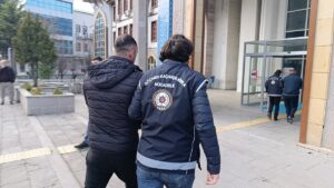 AMASYA (AA) – Amasya'da göçmen kaçakçılığı yaptıkları öne sürülen 2