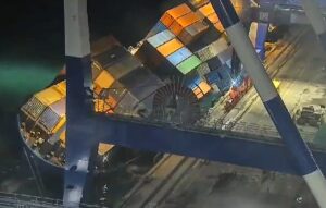 İSTANBUL (AA) – Ambarlı Limanı'nda yükleme yapılırken yan yatan kuru