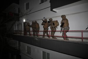 ANKARA (AA) – Ankara ve Diyarbakır'da düzenlenen "Demir Kıran-1" operasyonunda