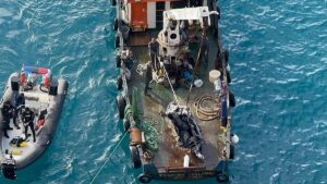 ANTALYA (AA) – Antalya'nın Muratpaşa ilçesinde otomobille falezlerden denize düşerek