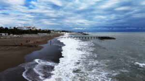 ANTALYA (AA) – Antalya'da aralıklarla etkisini sürdüren yağışın ardından gökyüzünü