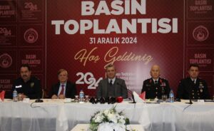 ANTALYA (AA) – Turizm kenti Antalya'da yılbaşı dolasıyla genel güvenlik