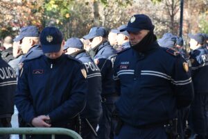 TİRAN (AA) – Arnavutluk'un başkenti Tiran'da belediyedeki yolsuzluk iddialarına yönelik