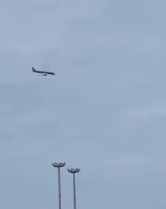 - Uçakta ilk belirlemelere göre 67 yolcu ile 5 mürettebat